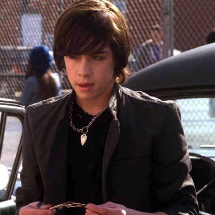 How old was Munro Chambers when filming Degrassi?