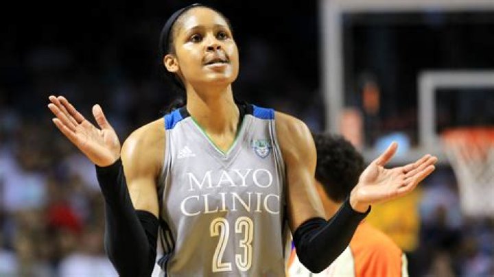How tall is WNBA Maya Moore?