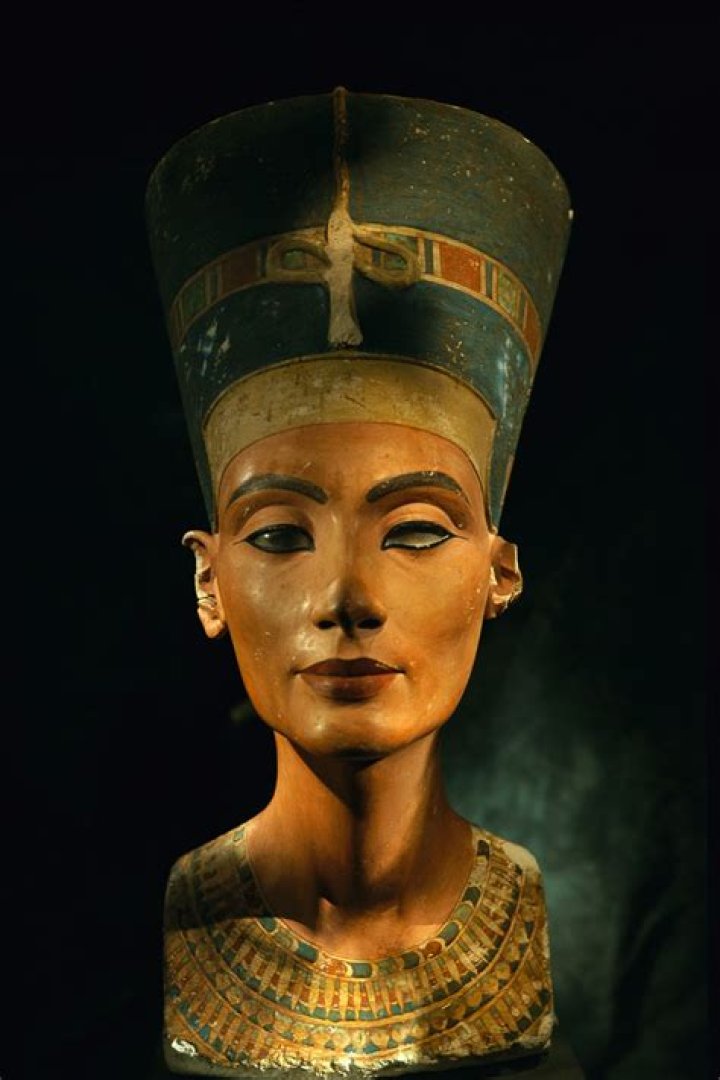 How was Nefertiti depicted in art?