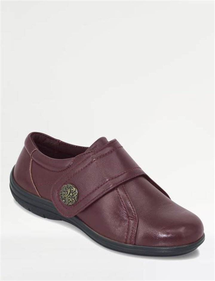 How wide is EEE in shoes?