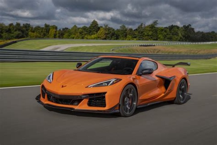 Is a Corvette zo6 faster than a hellcat?