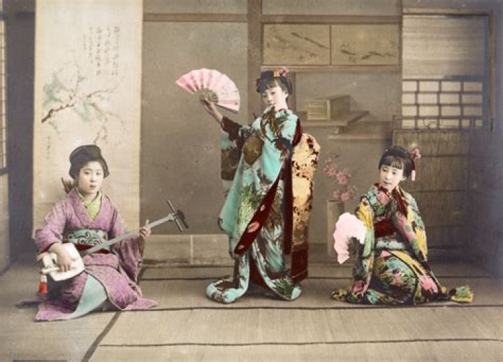Is a maiko a geisha?