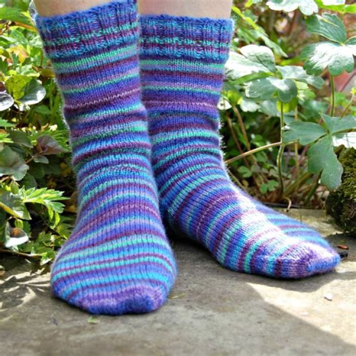 Is acrylic good for knitting socks?