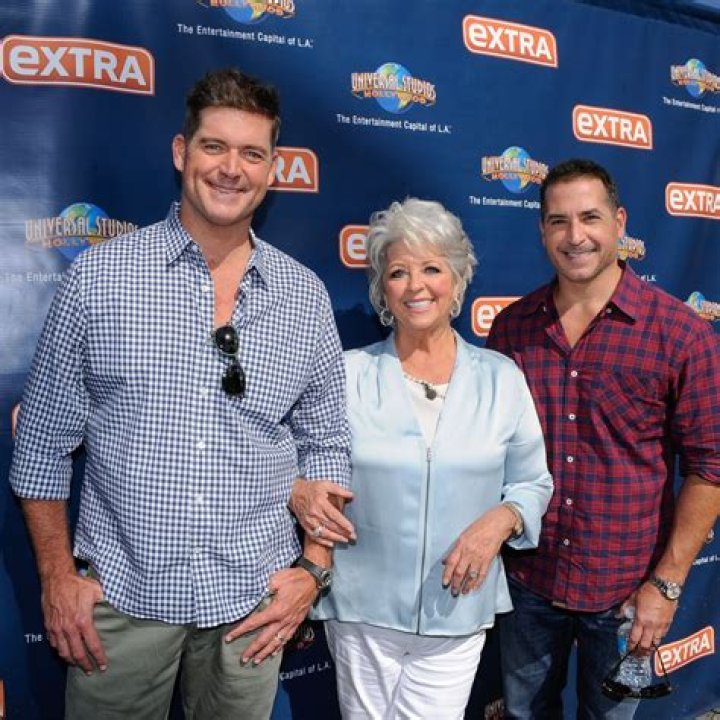 Is Bobby Flay related to Paula Deen?