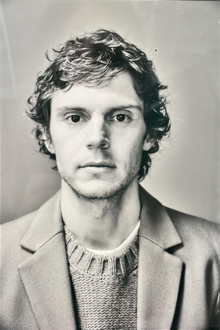 Is Evan Peters in AHS 4?