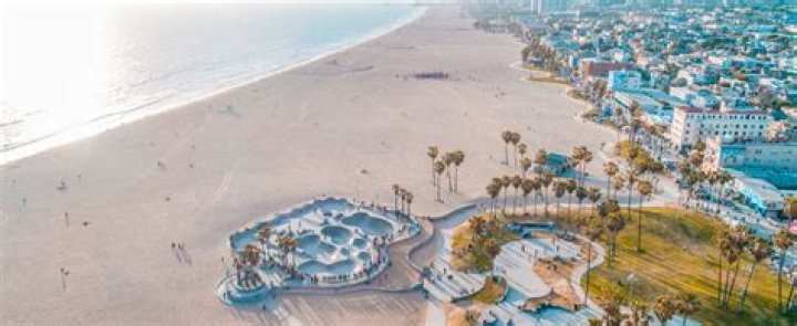 Is it better to stay in Venice Beach or Santa Monica?