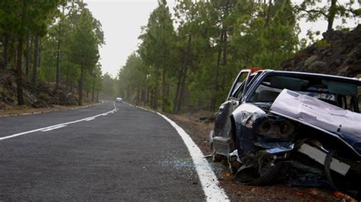 Is it illegal to take pictures of car accidents?