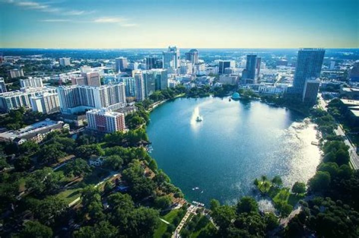 Is Lake Eola Orlando safe?