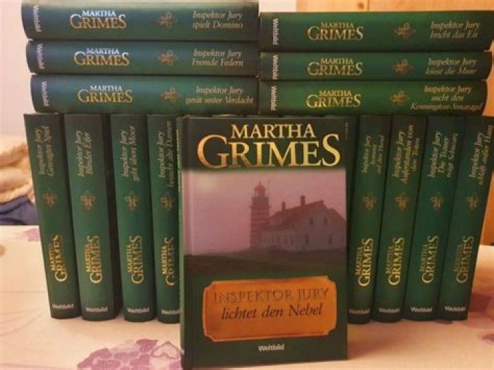 Is Martha Grimes still writing Richard Jury books?