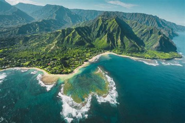 Is Maui good for diving?