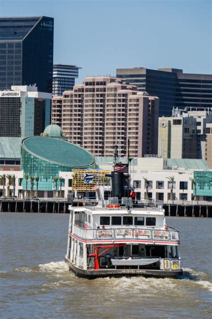 Is New Orleans ferry running?