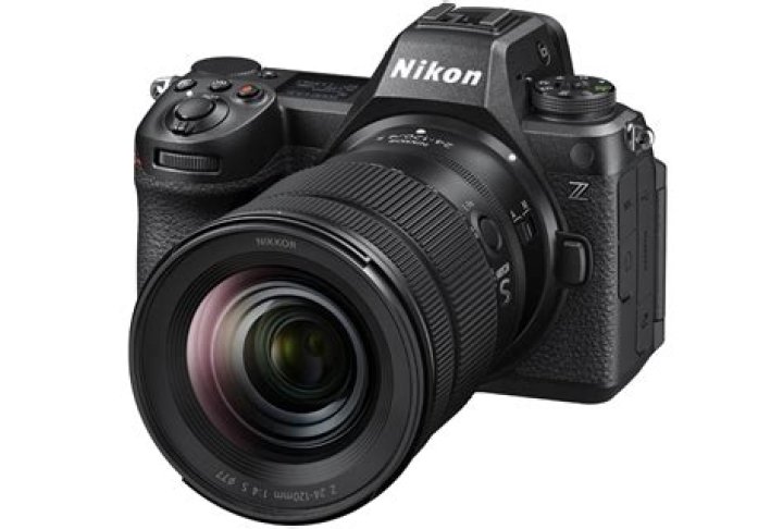 Is Nikon P520 a DSLR?