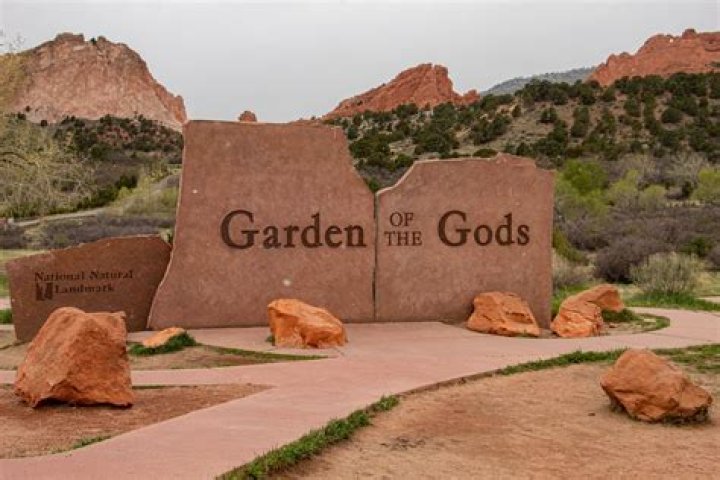 Is parking at Garden of the Gods free?