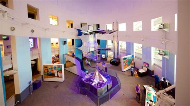 Is Questacon free entry?