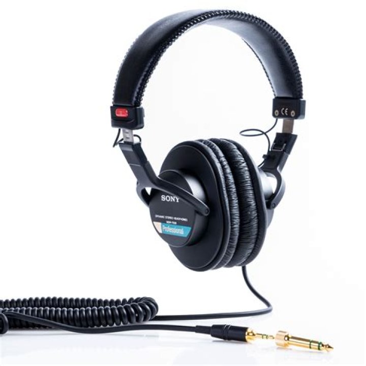 Is Sony MDR-7506 flat?