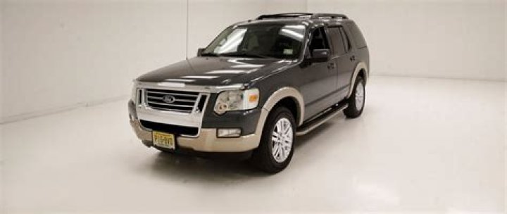 Is the 2010 Ford Explorer 4WD?