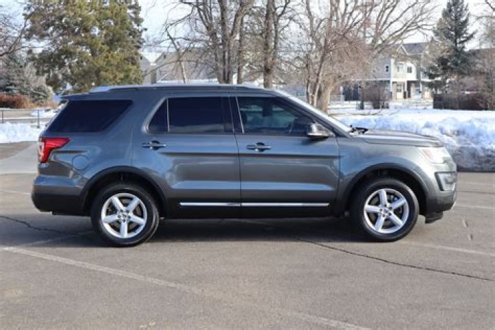 Is the 2011 Ford Explorer XLT 4 wheel drive?