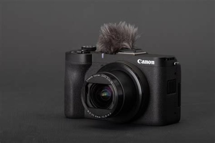 Is the Canon PowerShot sx10is a DSLR?