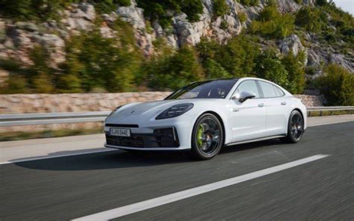 Is the Panamera 4 fast?
