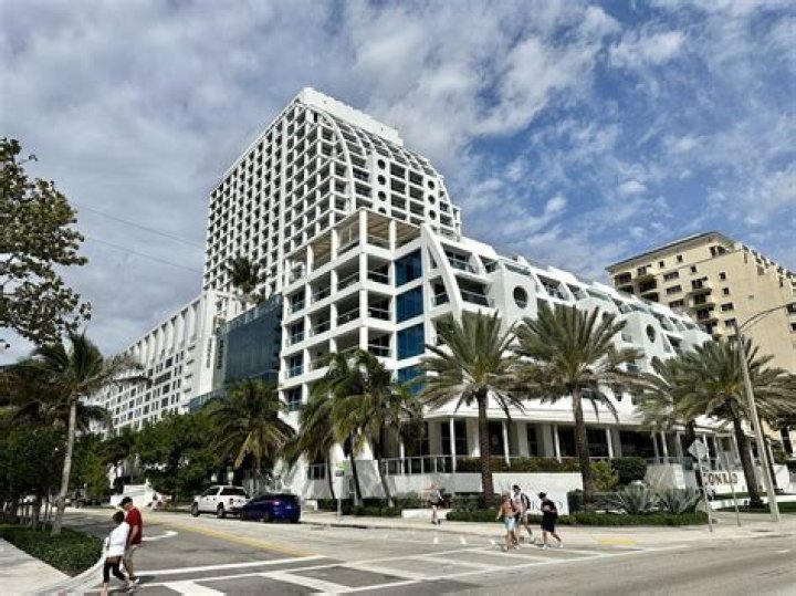 Is the trolley running in Fort Lauderdale?