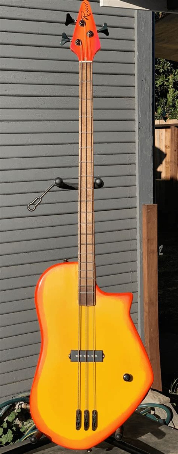 Is there a three string bass?