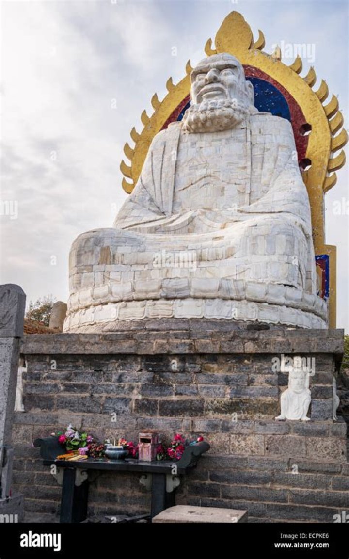Is there any statue of Bodhidharma in China?