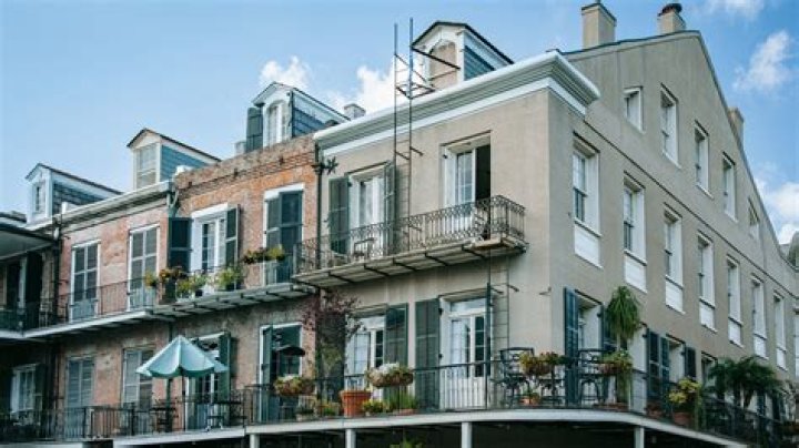 Is there free parking in New Orleans French Quarter?