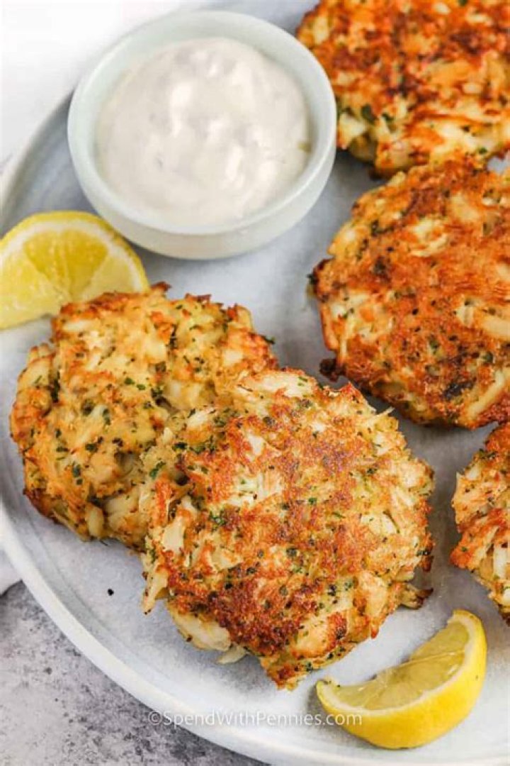 Should I bake or fry crab cakes?