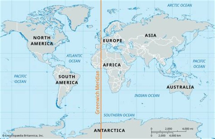 What 2 cities have the same longitude?