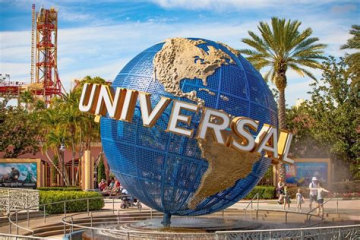 What age does Universal Studios hire?