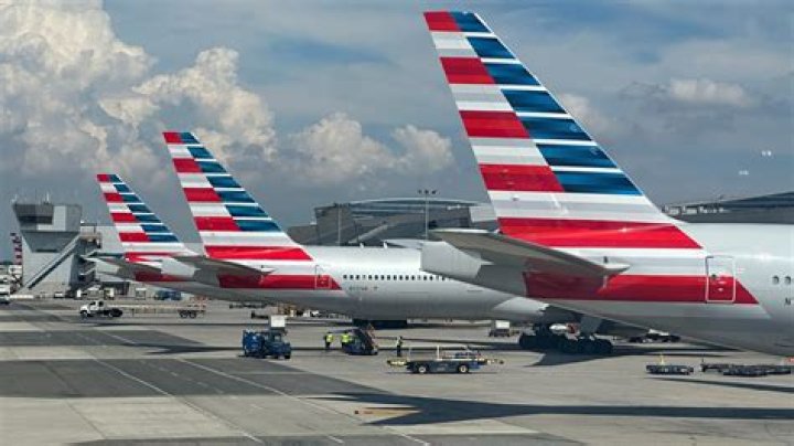 What airlines are currently flying to Antigua?