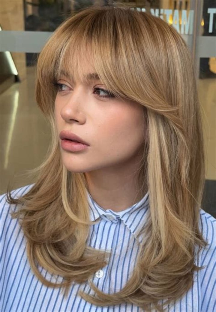 What are feathered bangs?