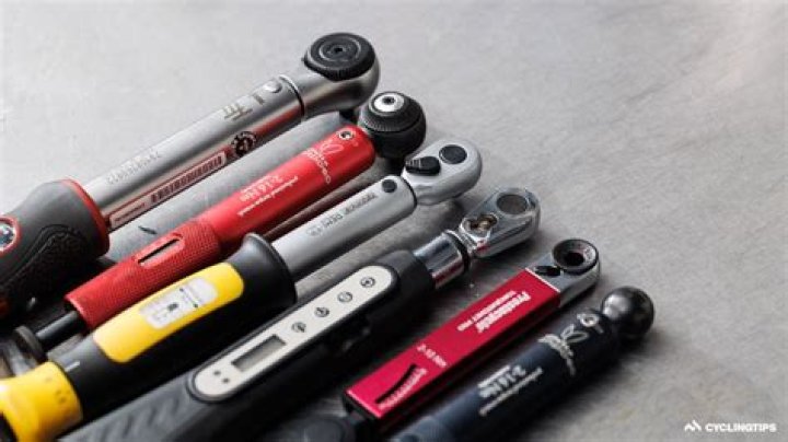 What are the general rules of using torque wrenches?