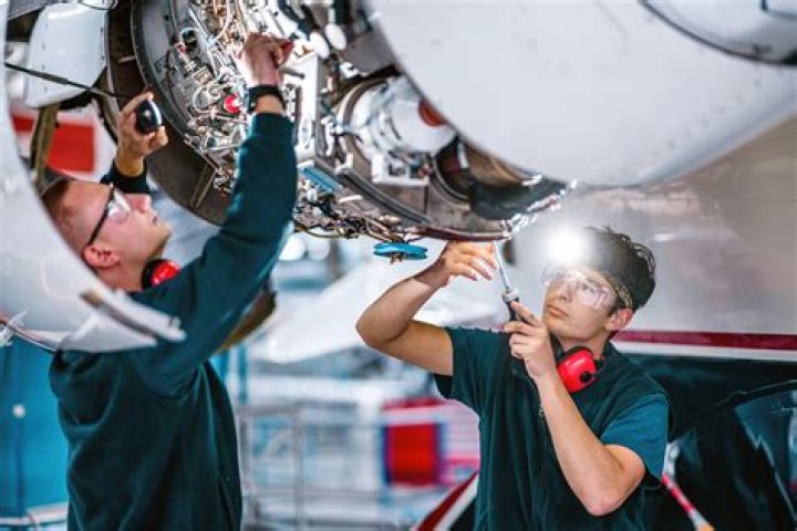 What are the jobs related to aviation?