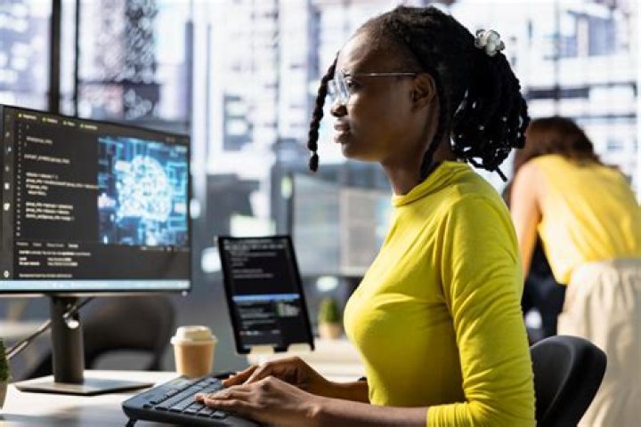 What are the main advantages from end user computing?