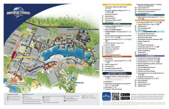 What are the operating hours for Universal Studios Orlando?