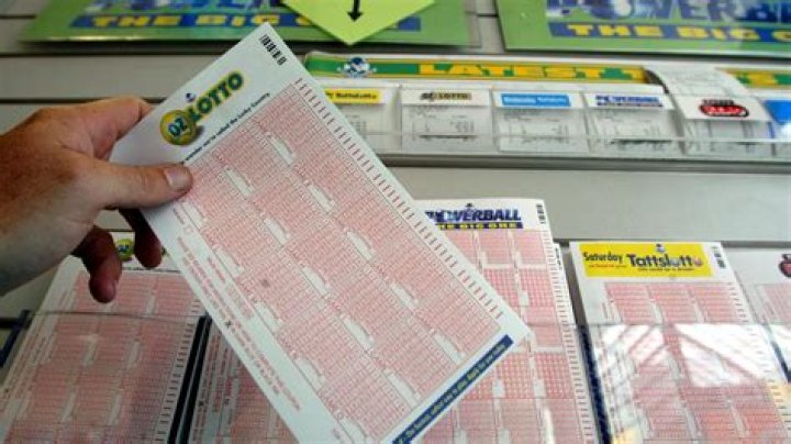 What are the prize divisions for TattsLotto?