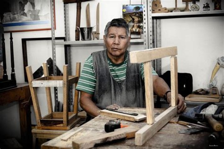 What are the pros and cons of being a carpenter?