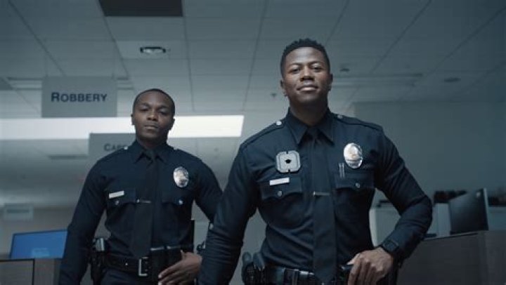 What are the requirements to join the LAPD?