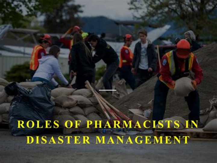 What are the roles of the pharmacists in retailing of drugs?