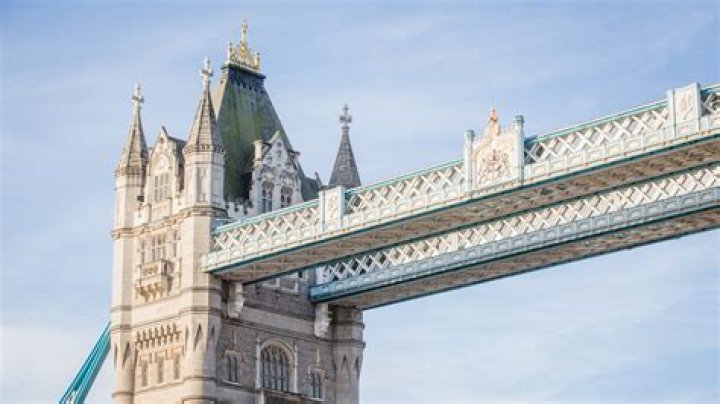 What bridge Do Tessa and Jem meet?