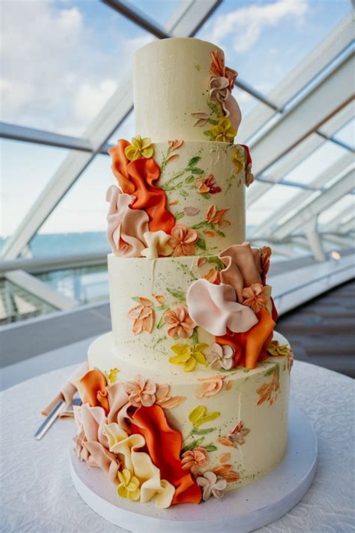 What can I use for a dummy cake?