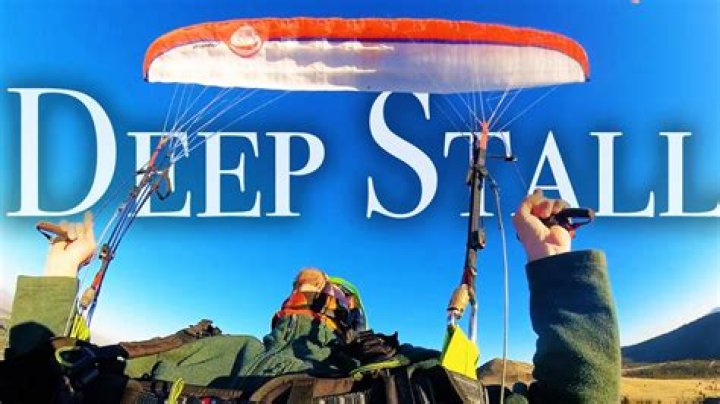 What causes a deep stall paragliding?