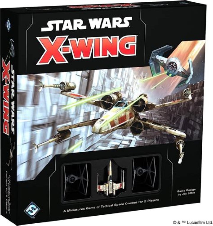 What comes in the X-Wing core set?