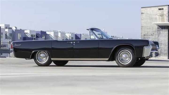 What did a Lincoln Continental cost in 1962?