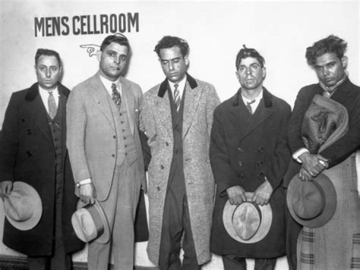 What did mobsters wear in the 50s?
