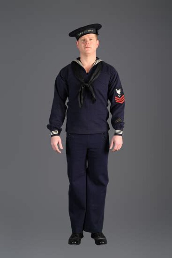 What did sailors wear in ww2?