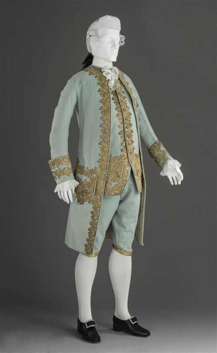 What did the men wear in the 18th century?