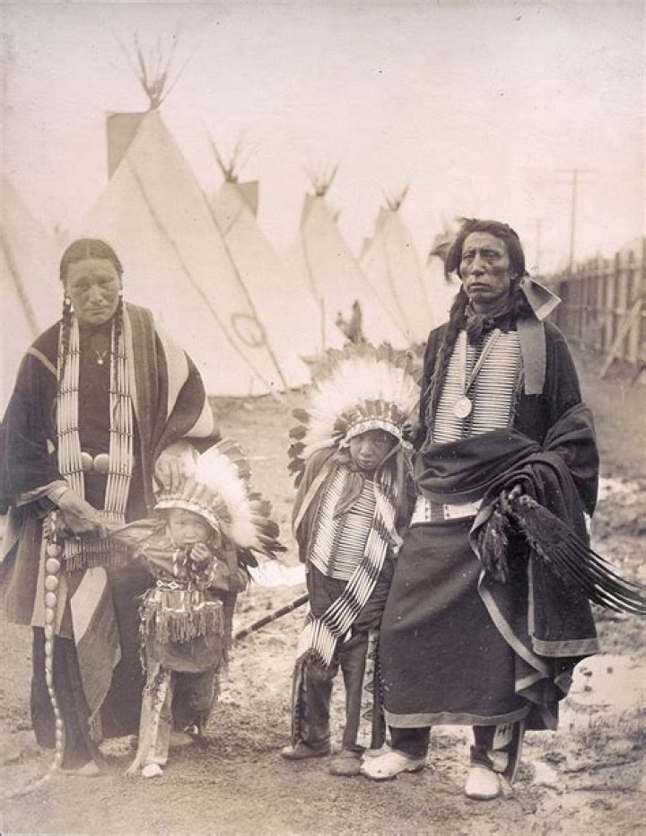 What did the Sioux tribe do for work?