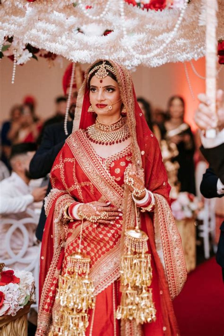 What do brides wear in Thailand?